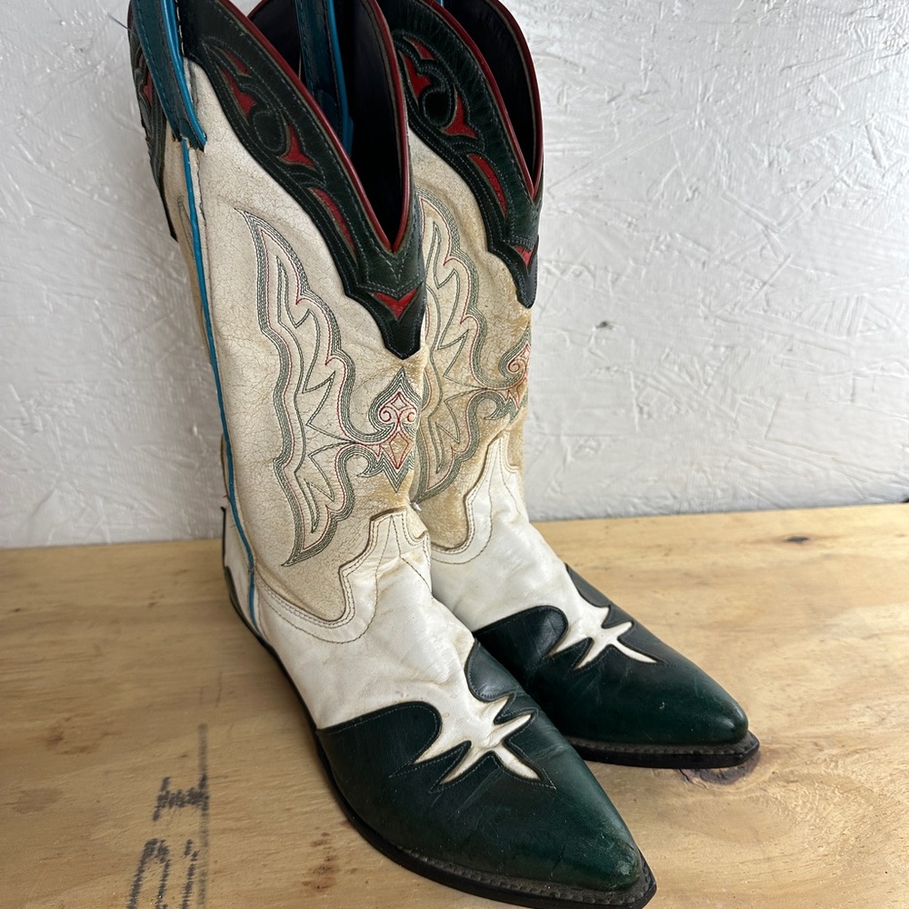 Laredo Size 8 Cowboy Boots - White and Green Fabulous stitching VINTAGE